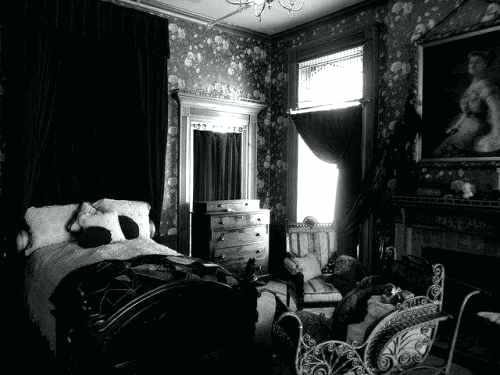 gothic-victorian-bedroom-black-bedroom-furniture-photo-1-victorian-gothic-bedroom-sets